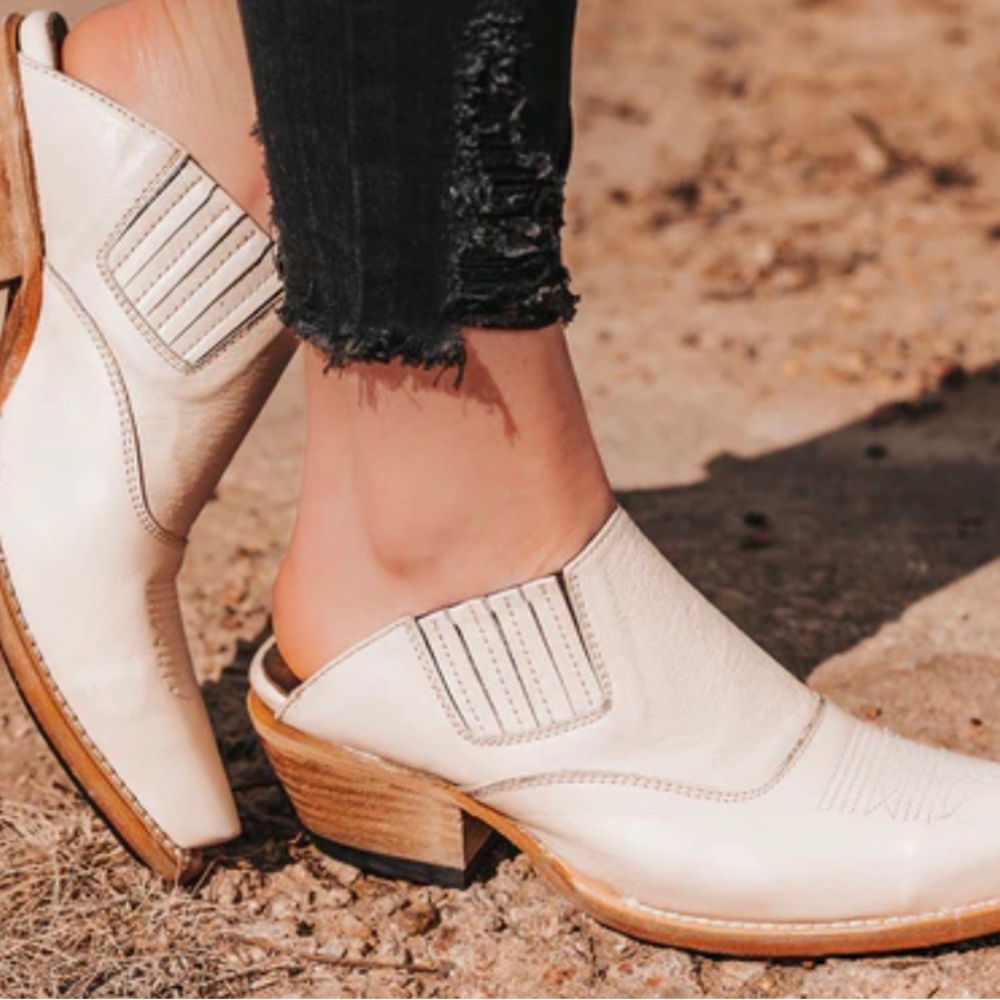 FINAL FREEBIRD western mules 9 cowboy booties boots